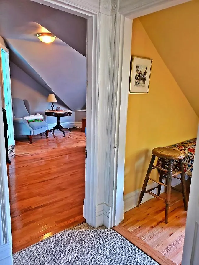 Point Breeze Guest House Питтсбург